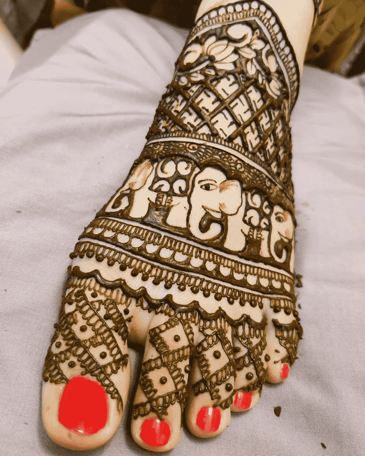 Comely Elephant Henna Design