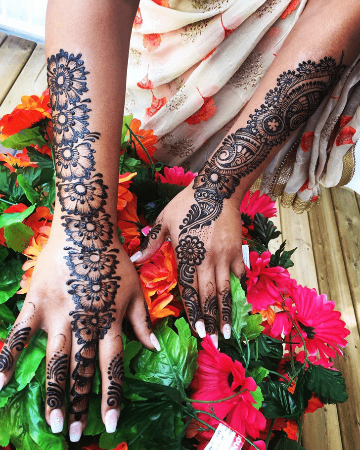 Shapely Engagement Henna Design