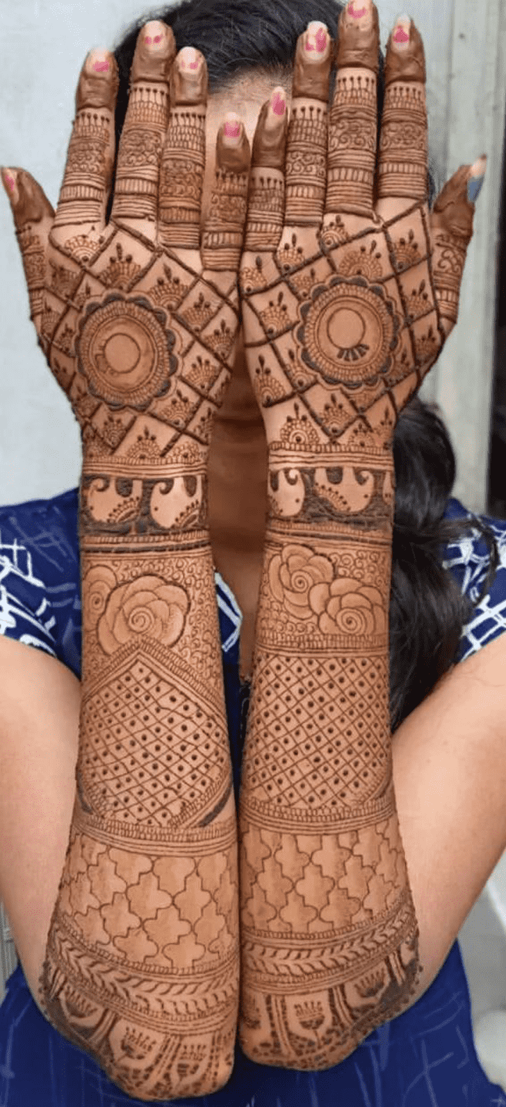 Comely Engagment Henna Design
