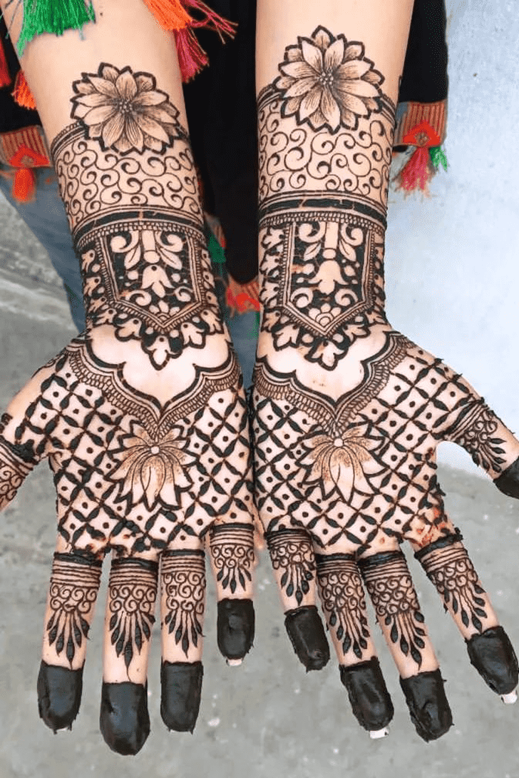 Fetching Engagment Henna Design