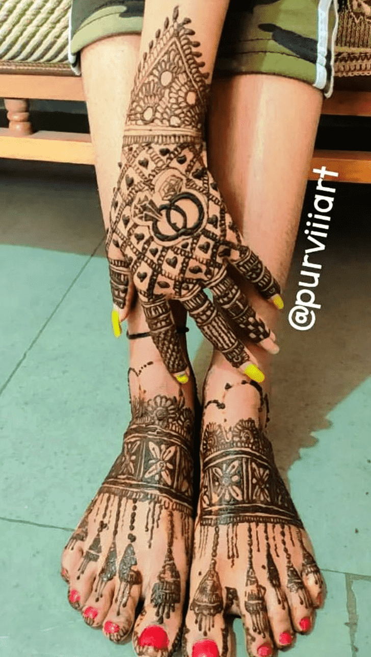 Shapely Engagment Henna Design