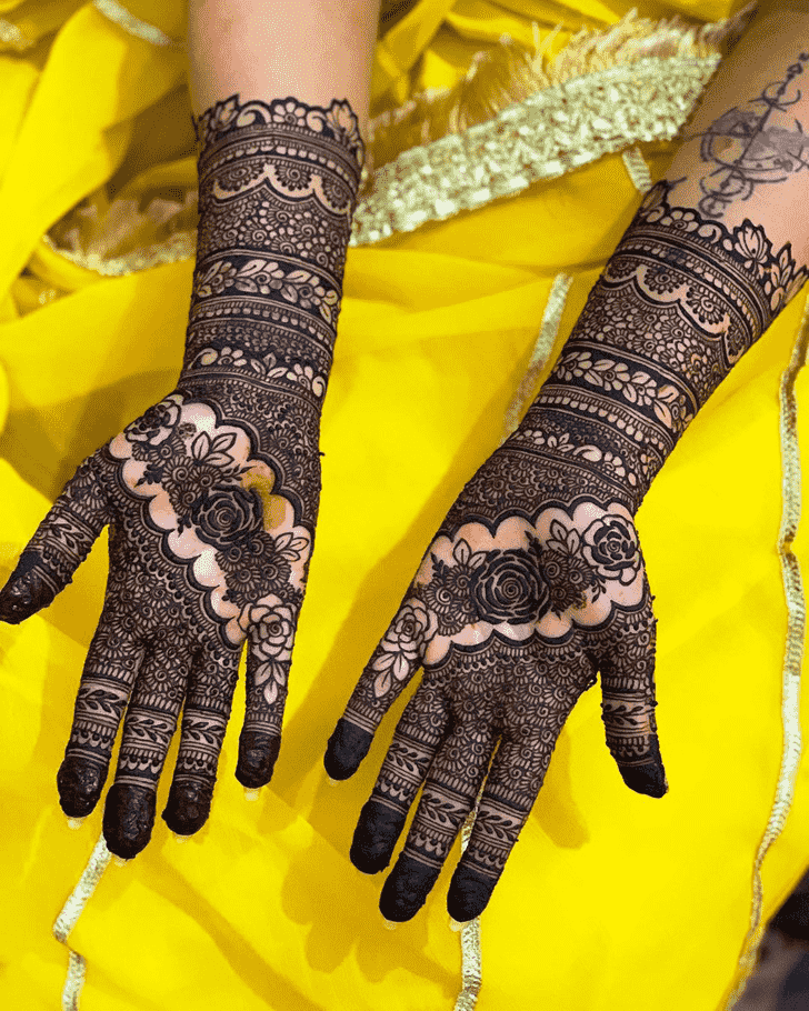Alluring Epic Henna design