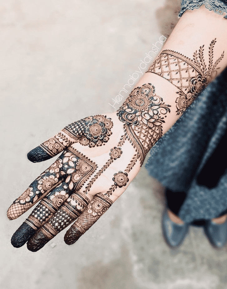 Delicate Faisalabad Henna Design