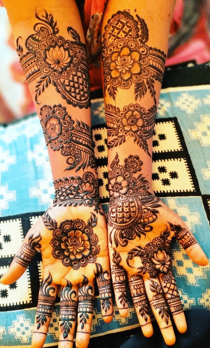 Exquisite Fancy Henna Design