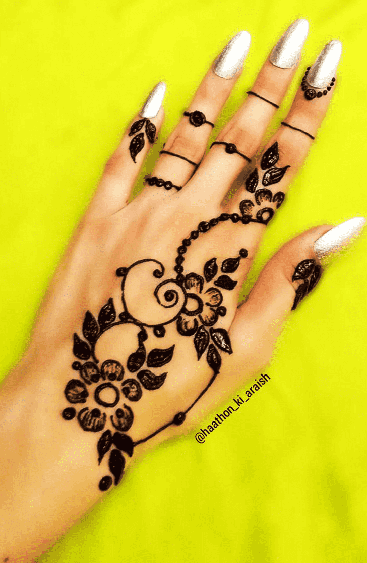 Graceful Fancy Henna Design
