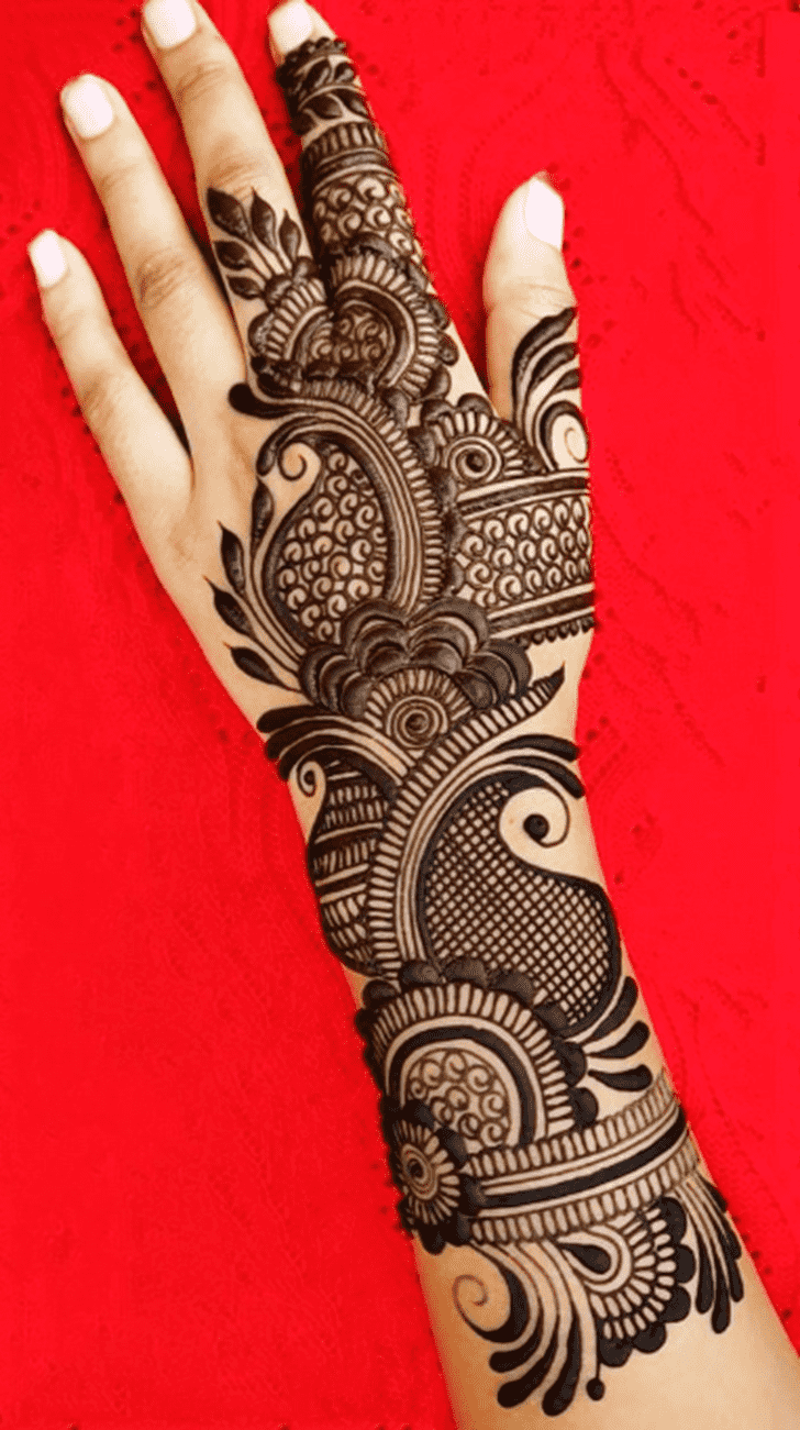 Refined Fancy Henna Design