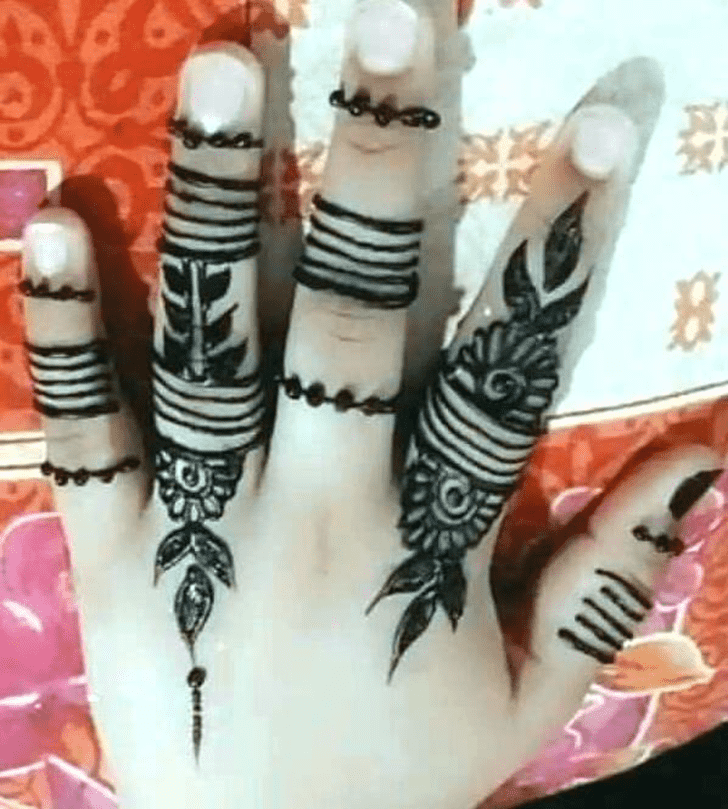 Fascinating Hand Finger Mehndi Design