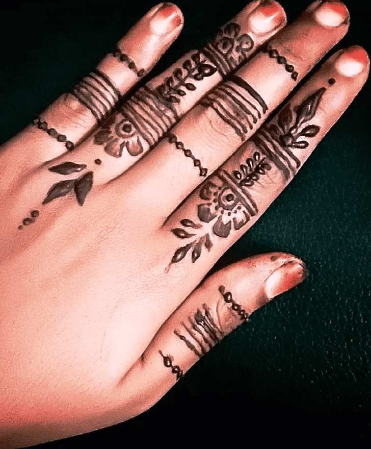 Awesome Hand Finger Mehndi Design