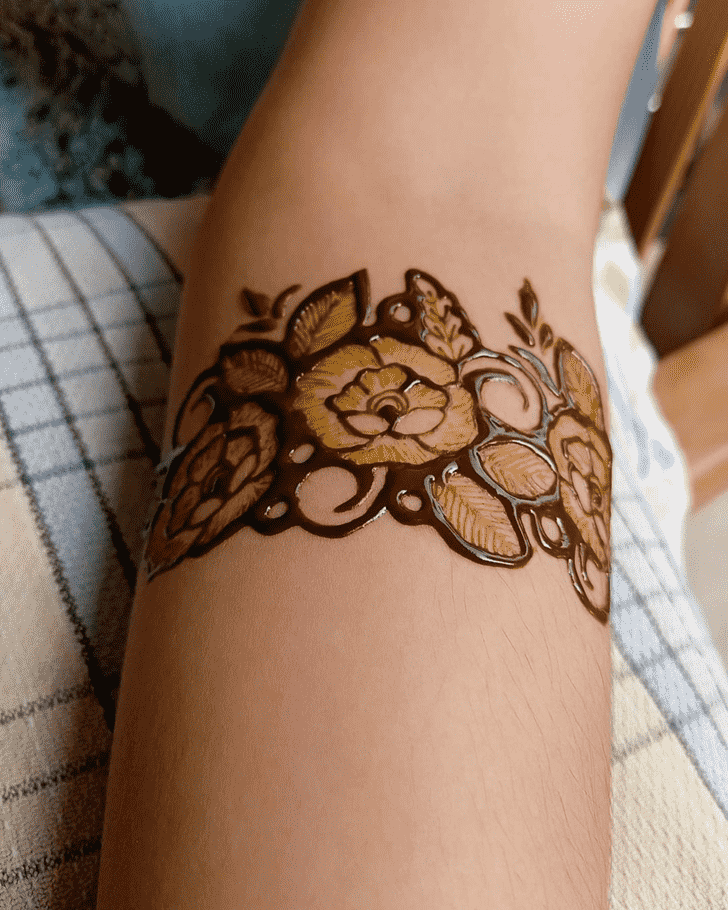 Alluring Floral Henna Design