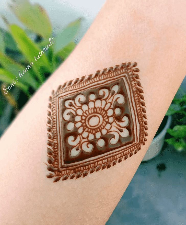 Captivating Floral Henna Design