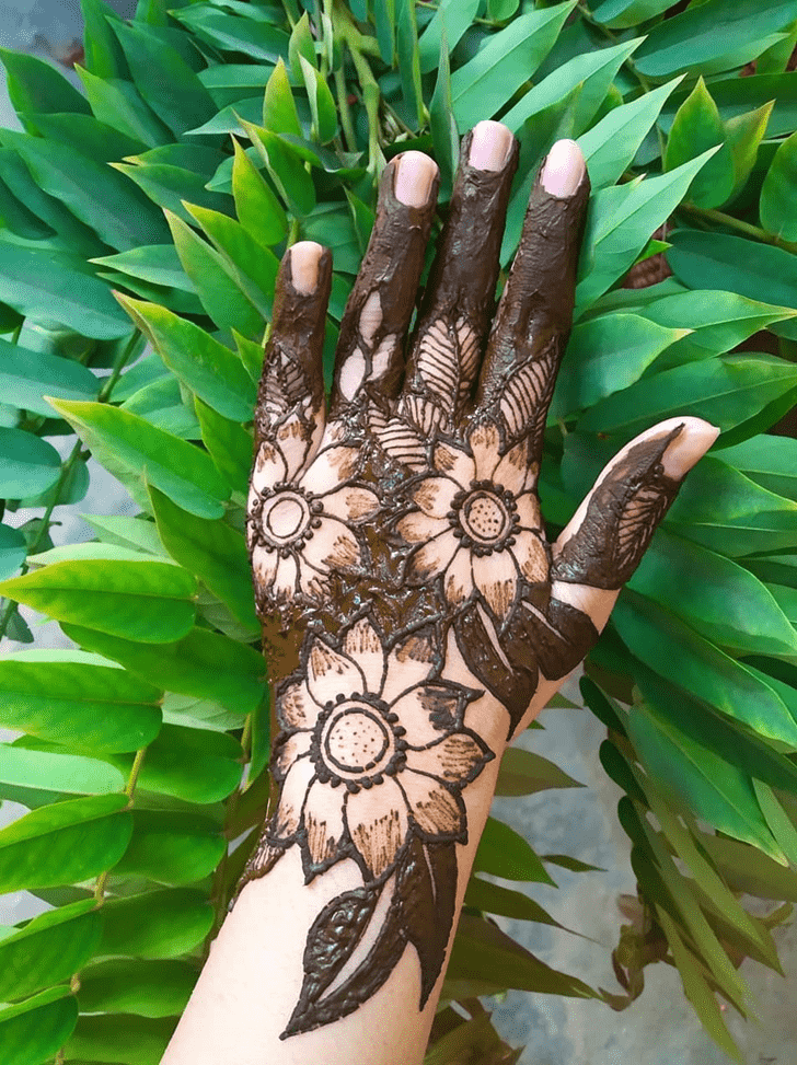 Elegant Floral Henna Design