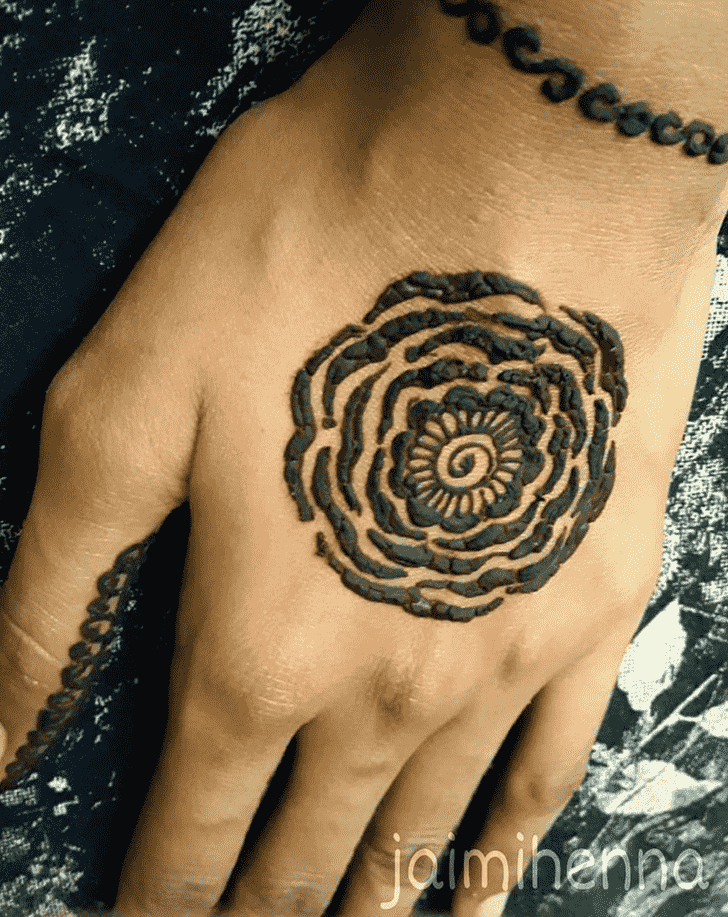 Gorgeous Flower Henna design