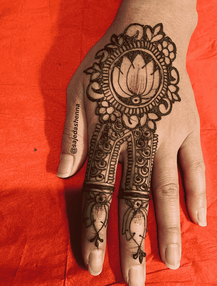 Refined Flower Henna design