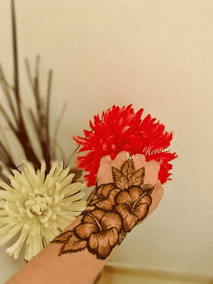 Resplendent Flower Henna design
