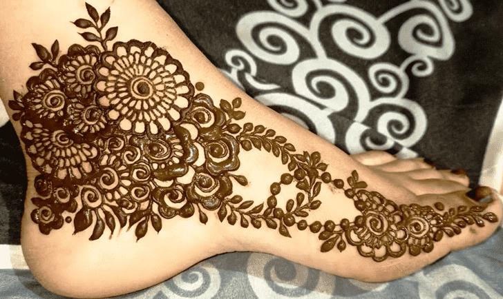Bewitching Foot Henna Design
