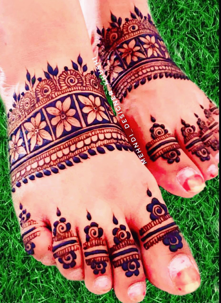 Dazzling Foot Henna Design