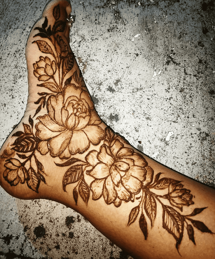 Enticing Foot Henna Design