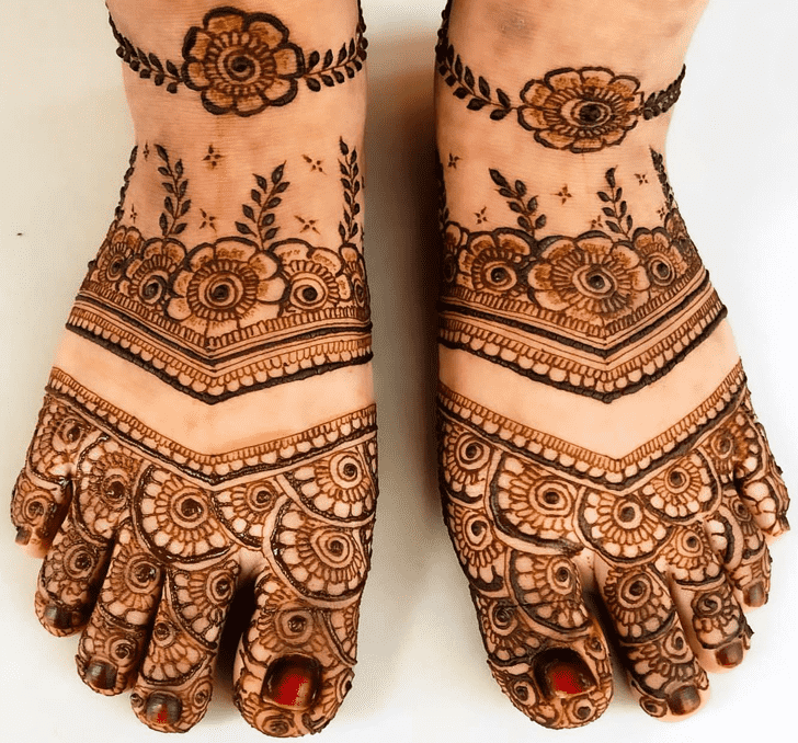 Exquisite Foot Henna Design