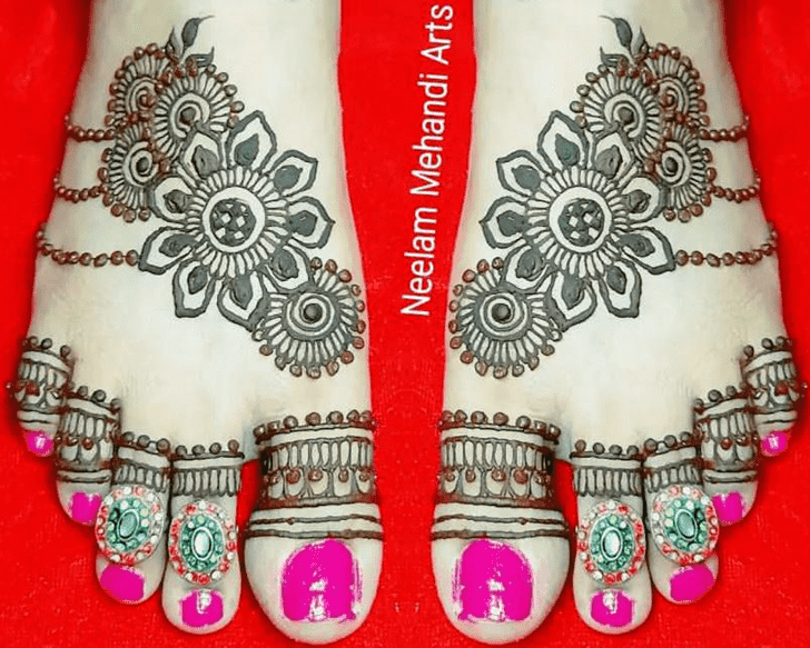 Inviting Foot Henna Design