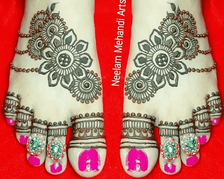 Marvelous Foot Henna Design