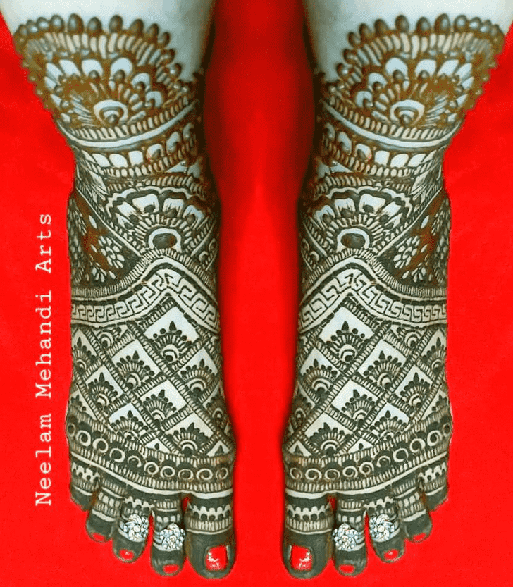 Mesmeric Foot Henna Design