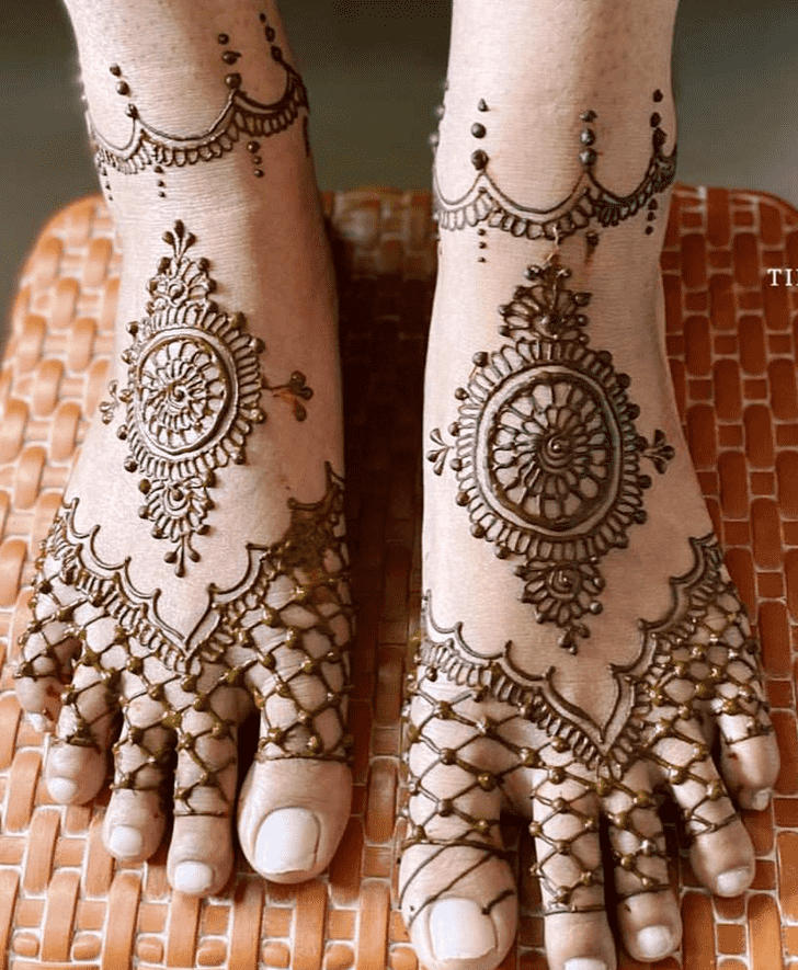 Refined Foot Henna Design
