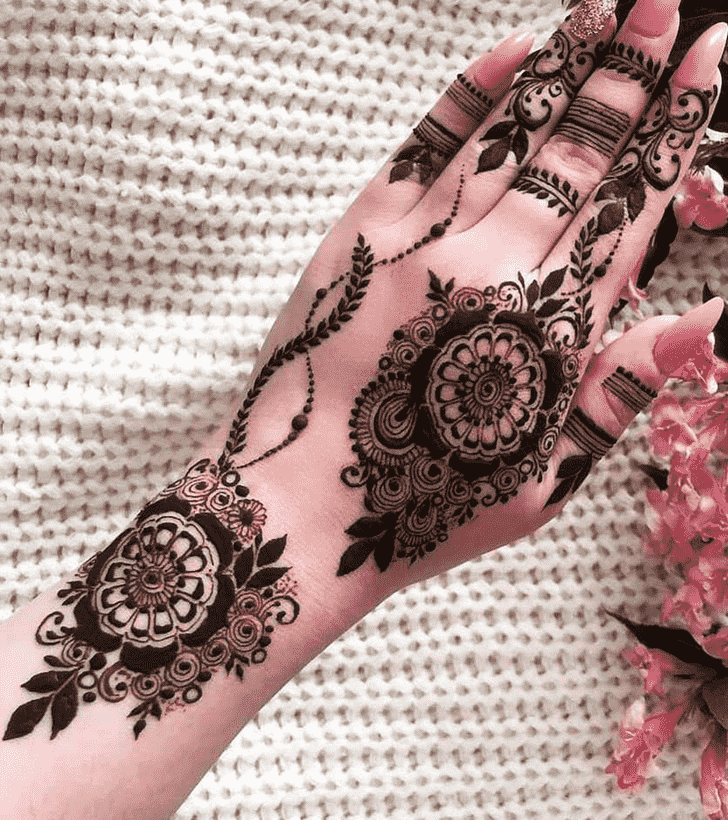 Mesmeric Friends Henna Design