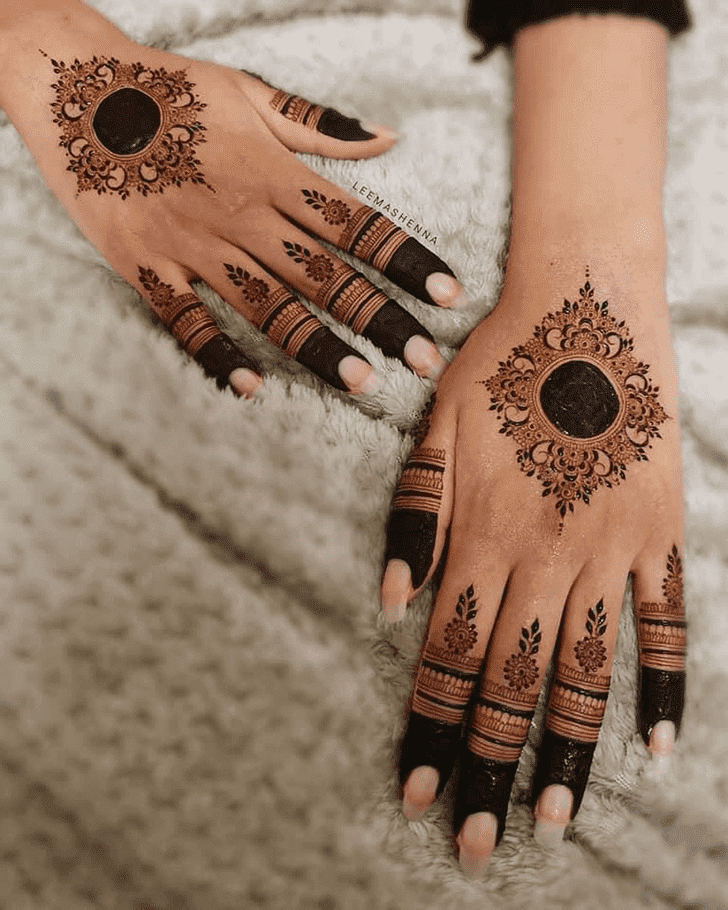 Mesmeric Friendship Day Henna Design