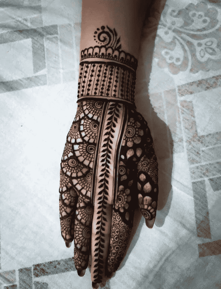 Adorable Front Hand Henna Design