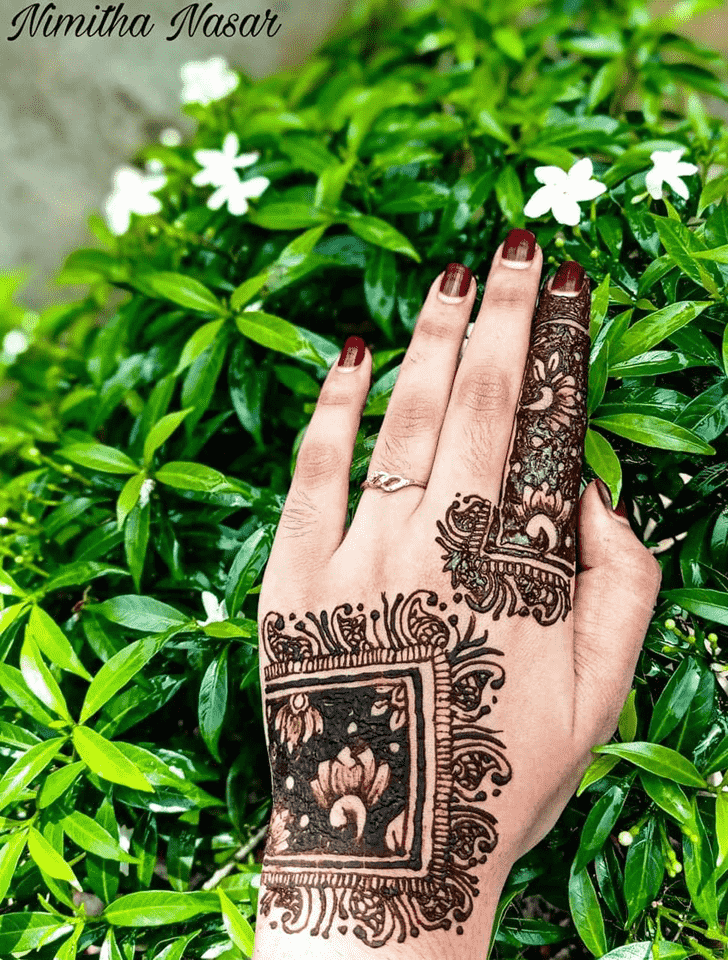 Comely Front Hand Henna Design