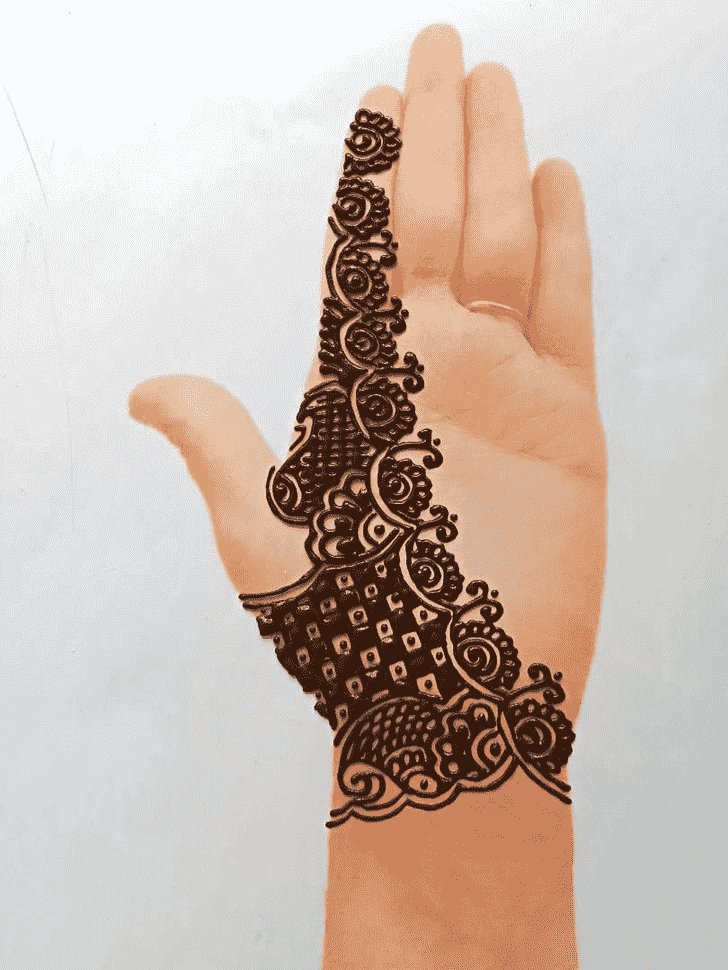 Pretty Front Hand Henna Design