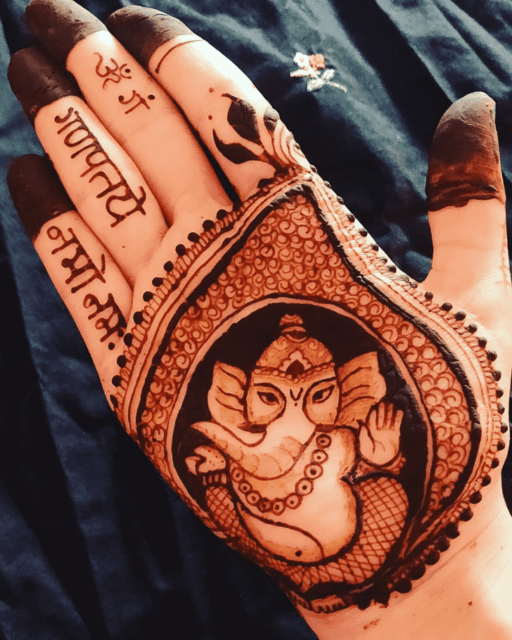Pleasing Ganesh Chaturthi Henna Design