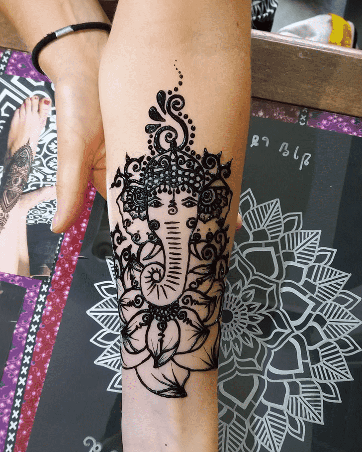 Elegant Ganesh Henna Design