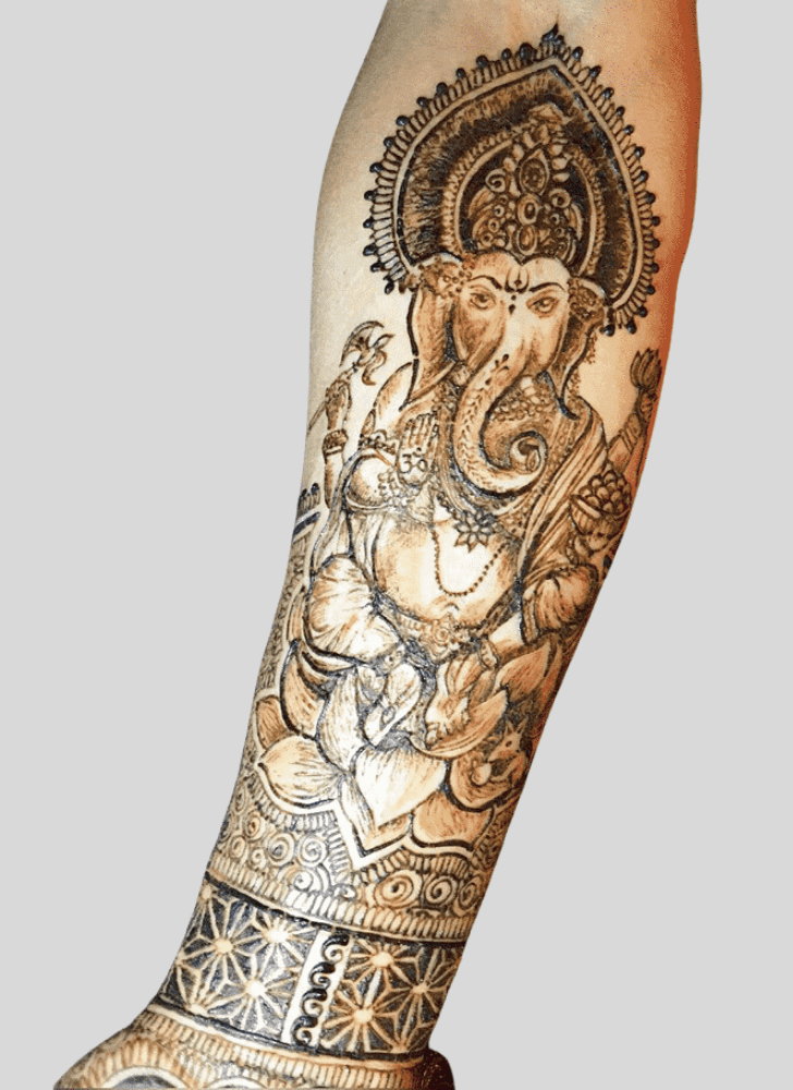 Delicate Ganpati Henna design