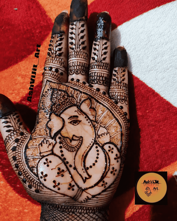 Adorable Ganpati Henna design