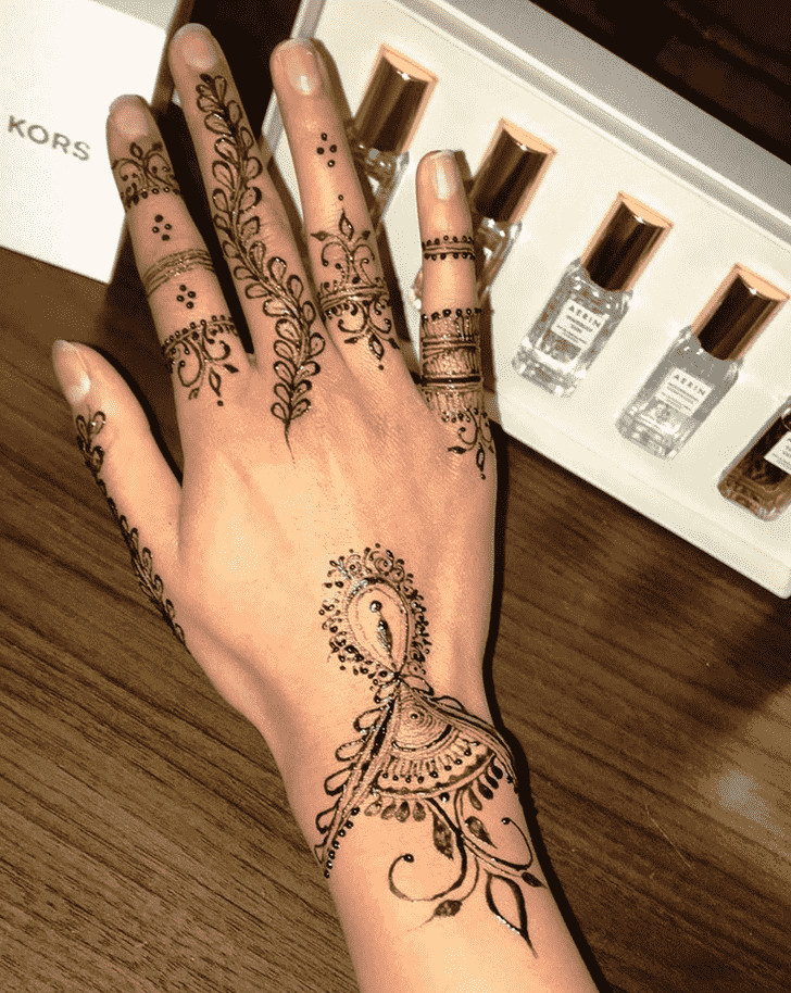 Delicate Gazipur Henna Design