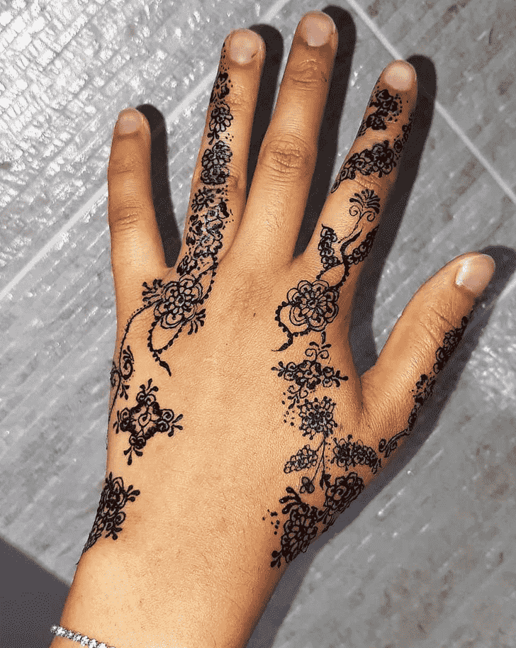 Graceful Gazipur Henna Design
