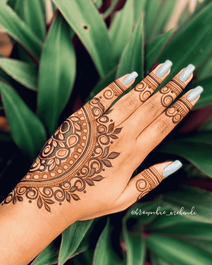 Shapely Gazipur Henna Design