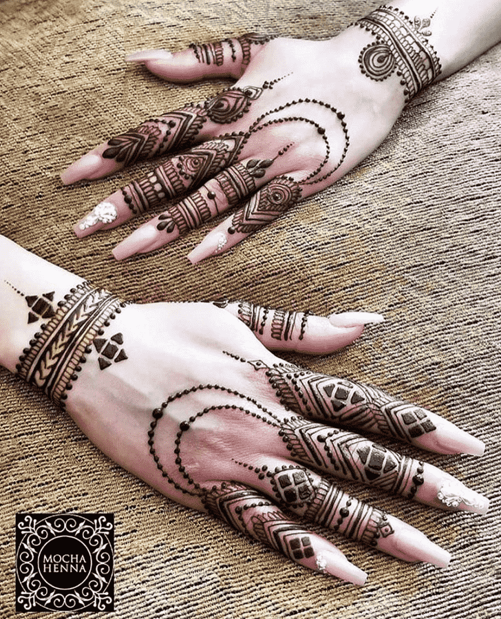 Shapely Georgia Henna Design