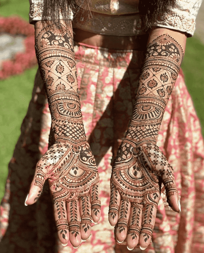 Graceful Ghazni Henna Design