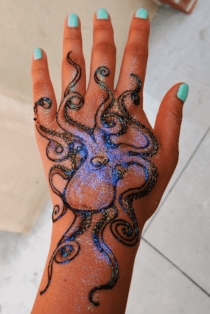 Exquisite Glitter Henna Design