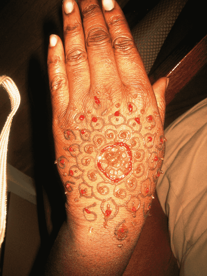 Good Looking Glitter Henna Design