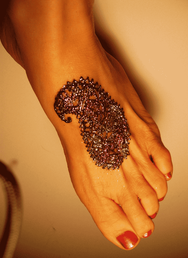 Awesome Glitter Henna Design