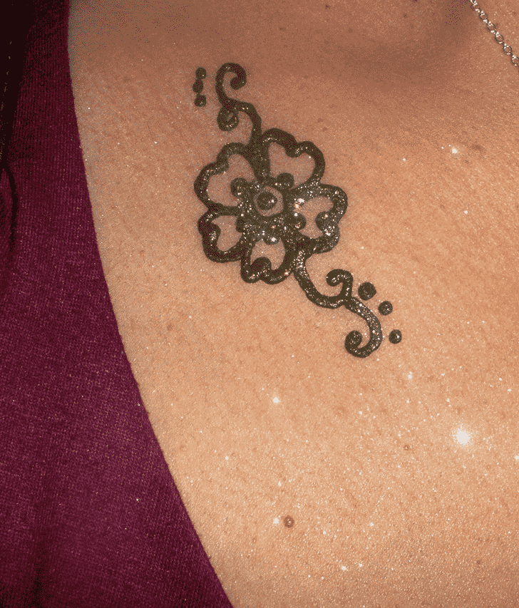 Shapely Glitter Henna Design