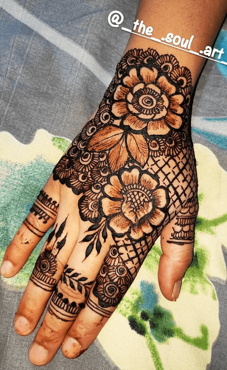 Delicate Gorgeous Henna Design