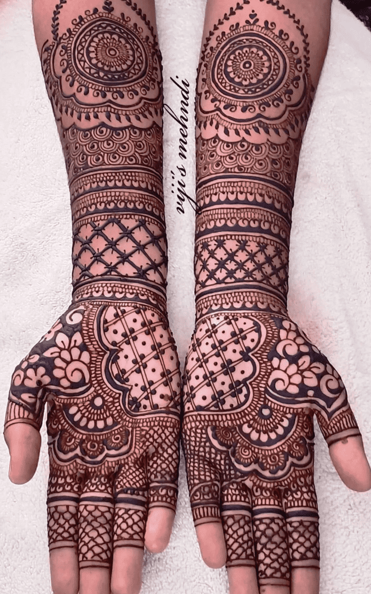 Delicate Graceful Henna Design