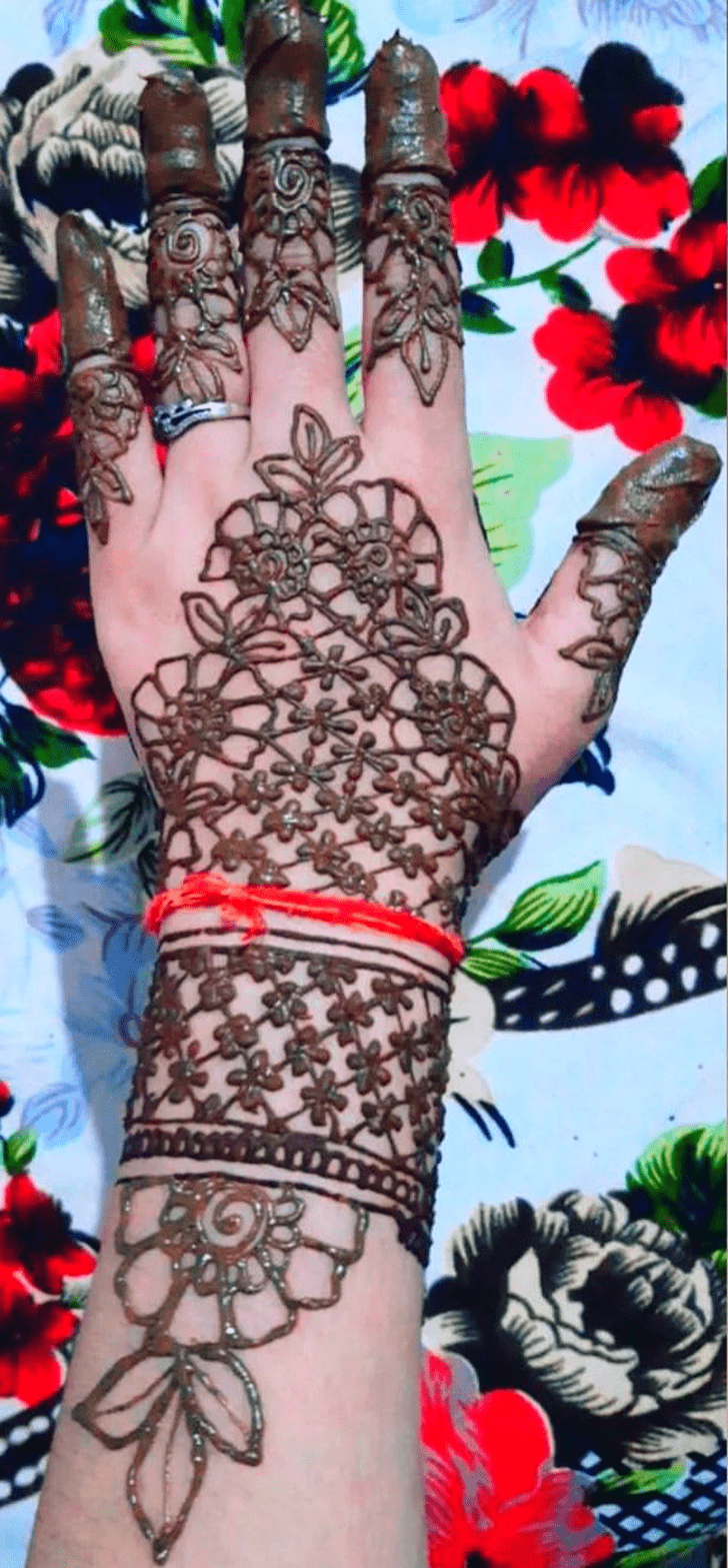 Mesmeric Graceful Henna Design