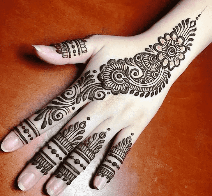 Shapely Graceful Henna Design
