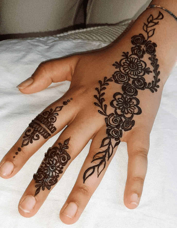 Captivating Gujarati Henna Design
