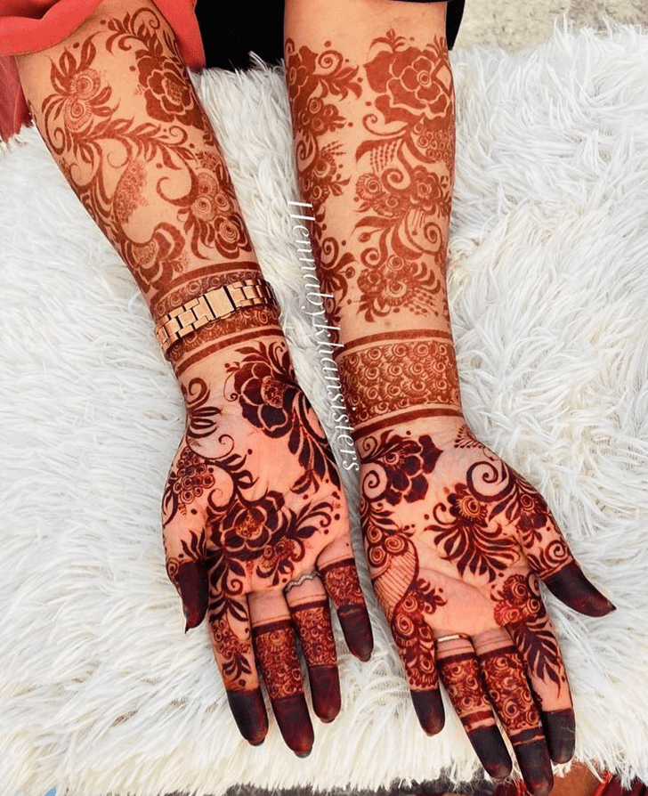 Enticing Gujarati Henna Design